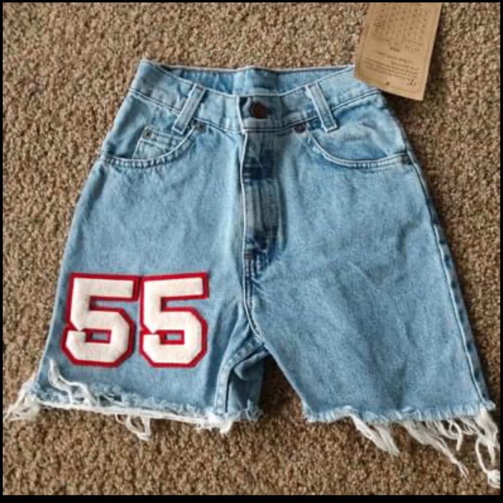 NEW (vintage) patch Levi’s high waisted shorts